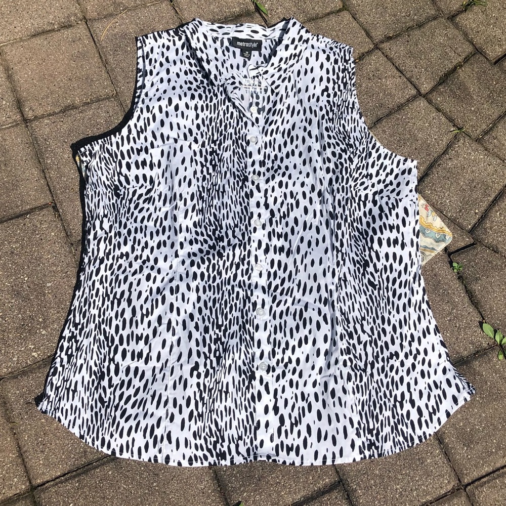 Black and White Sleeveless Button Down*FINAL SALE*
